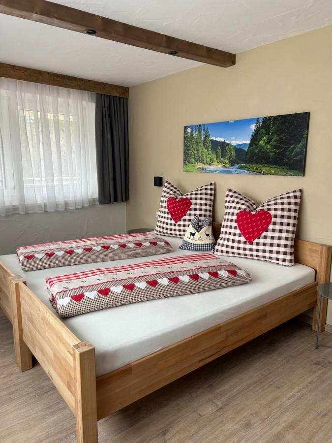 Ferienwohnungen Lodge-B Weissenbach am Lech Esterno foto