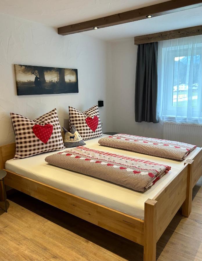 Ferienwohnungen Lodge-B Weissenbach am Lech Esterno foto