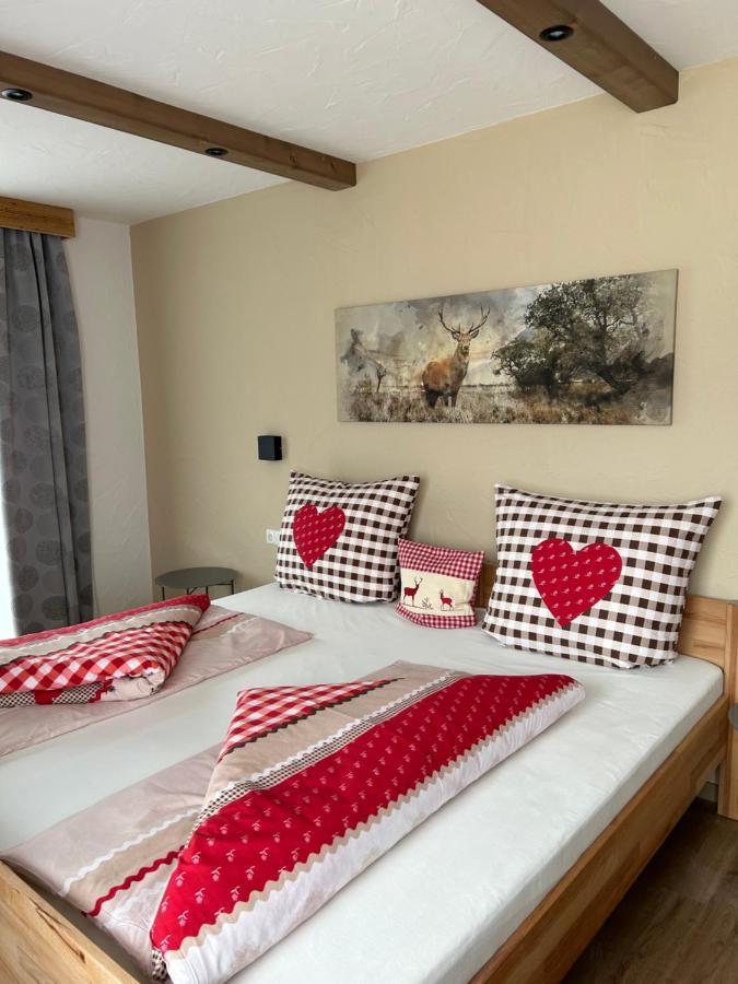 Ferienwohnungen Lodge-B Weissenbach am Lech Esterno foto