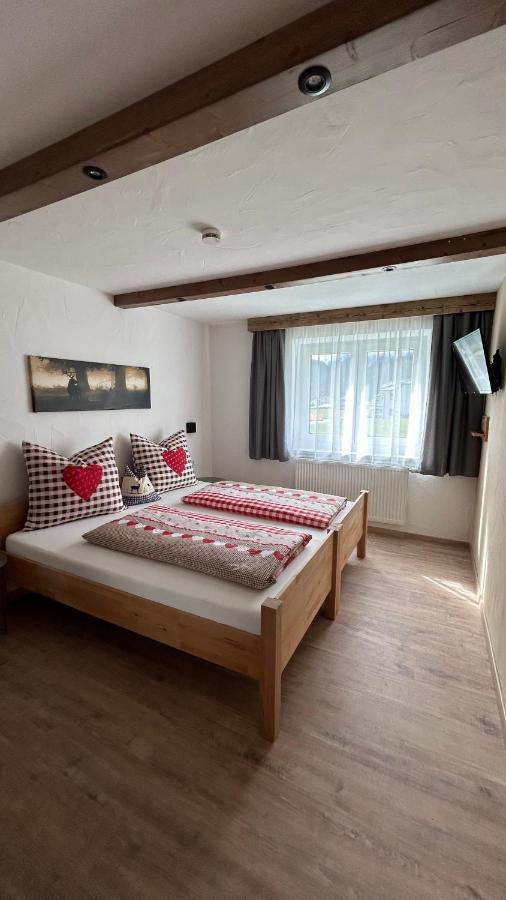 Ferienwohnungen Lodge-B Weissenbach am Lech Esterno foto