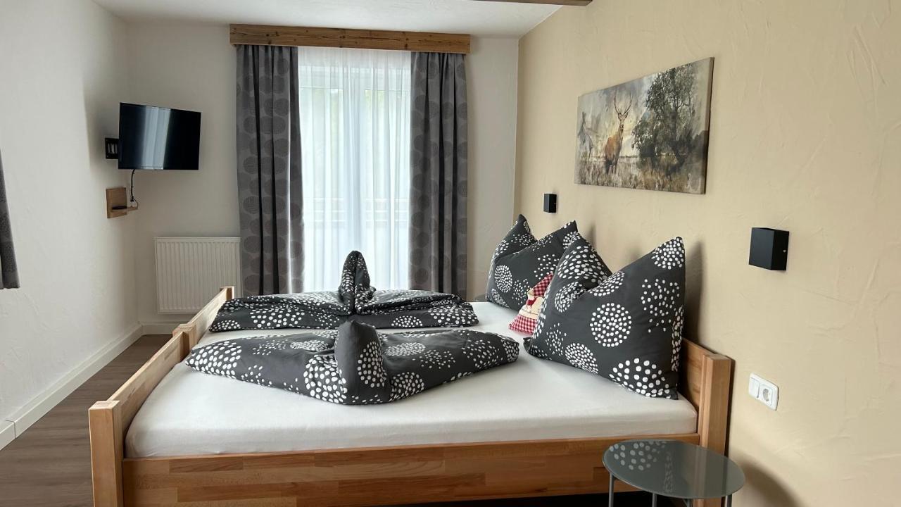 Ferienwohnungen Lodge-B Weissenbach am Lech Esterno foto