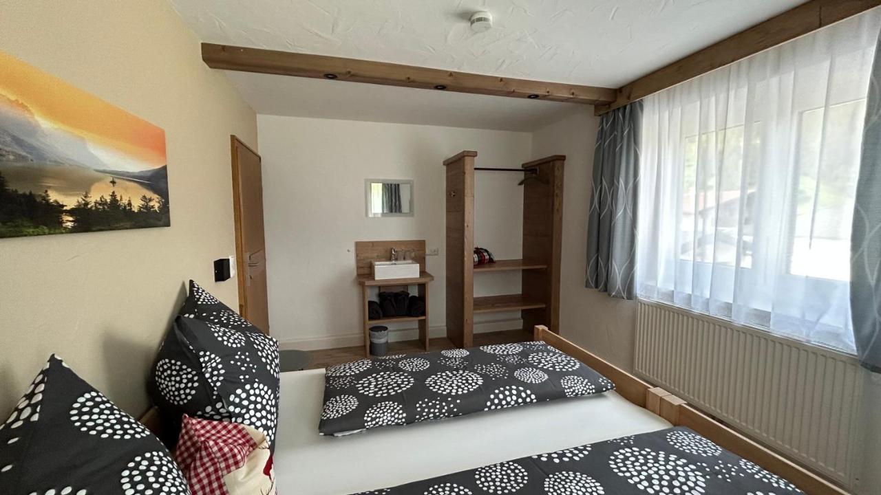 Ferienwohnungen Lodge-B Weissenbach am Lech Esterno foto