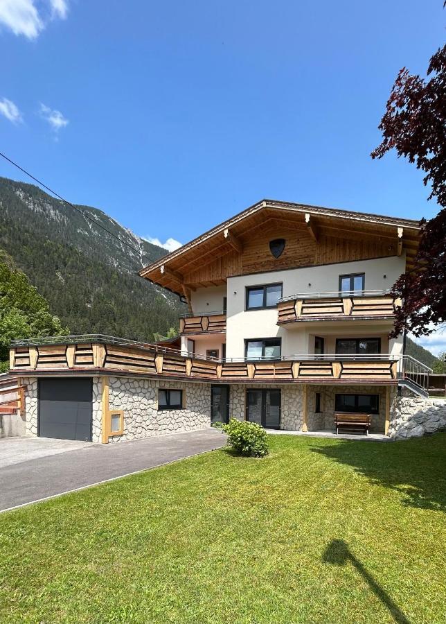 Ferienwohnungen Lodge-B Weissenbach am Lech Esterno foto