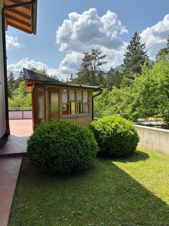 Ferienwohnungen Lodge-B Weissenbach am Lech Esterno foto