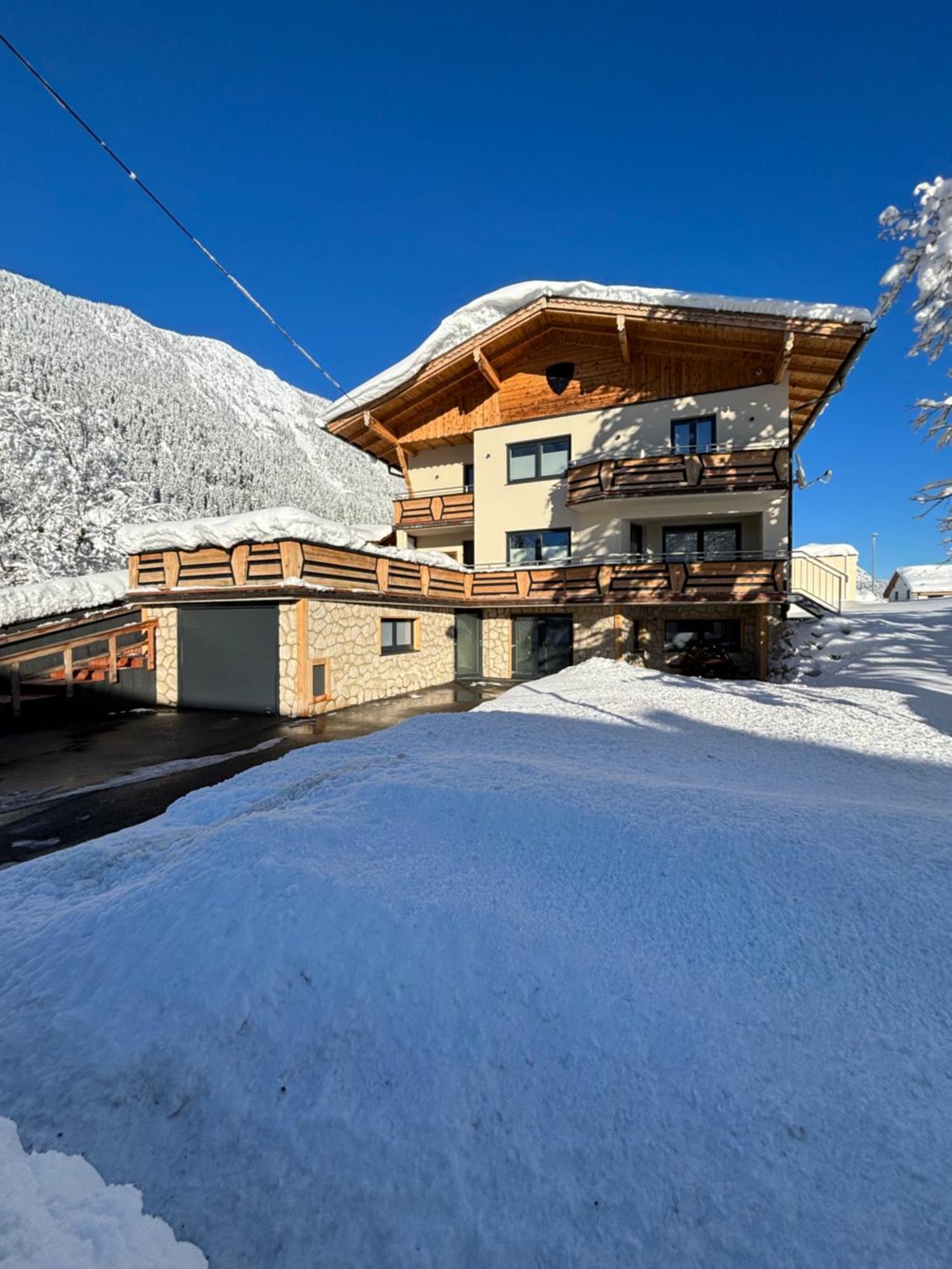 Ferienwohnungen Lodge-B Weissenbach am Lech Esterno foto
