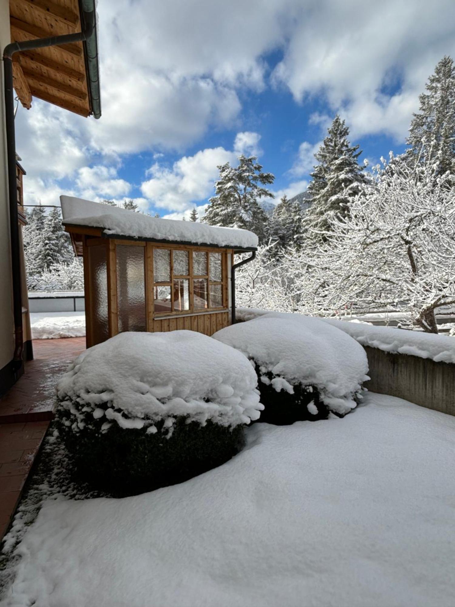 Ferienwohnungen Lodge-B Weissenbach am Lech Esterno foto