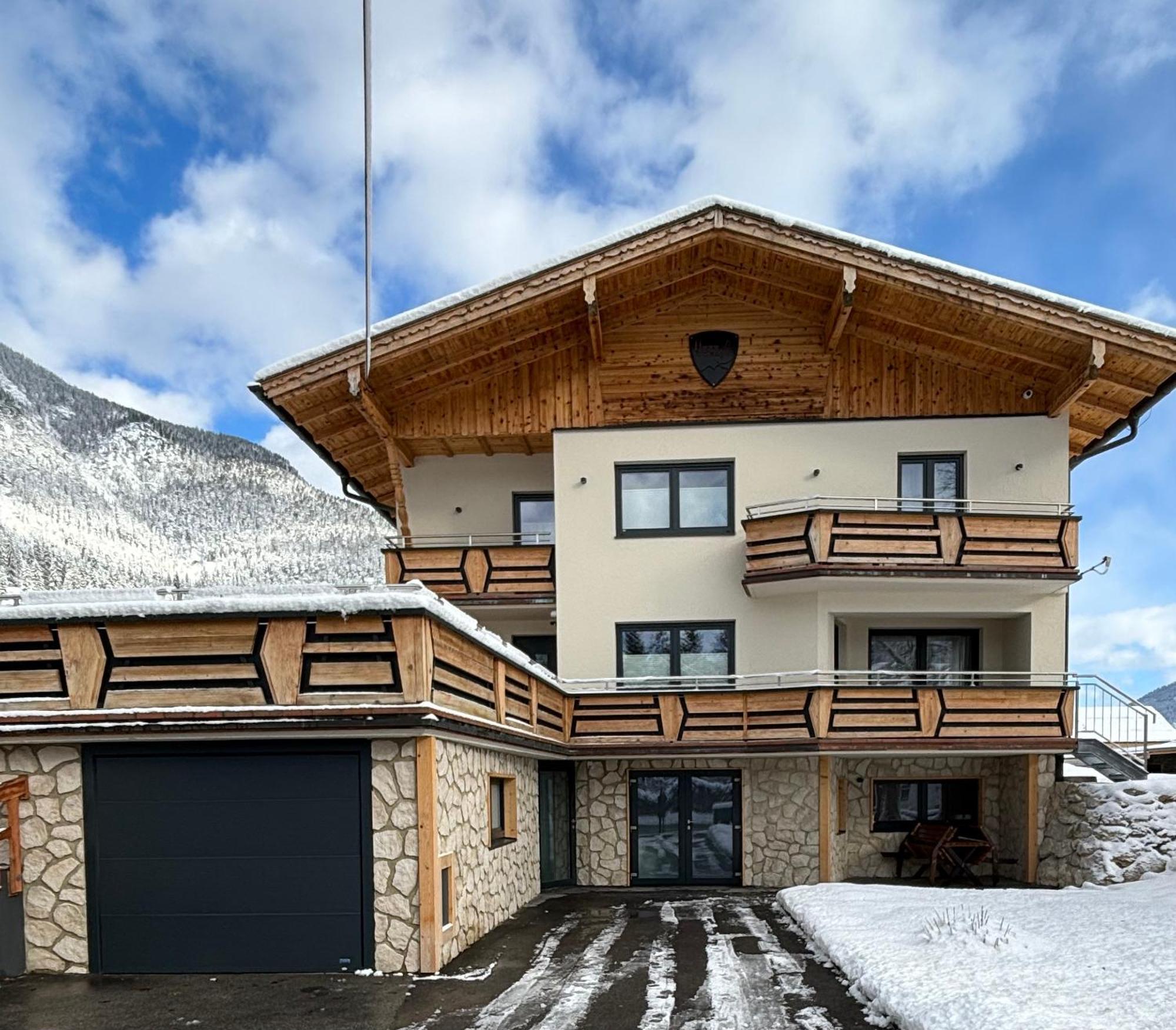 Ferienwohnungen Lodge-B Weissenbach am Lech Esterno foto