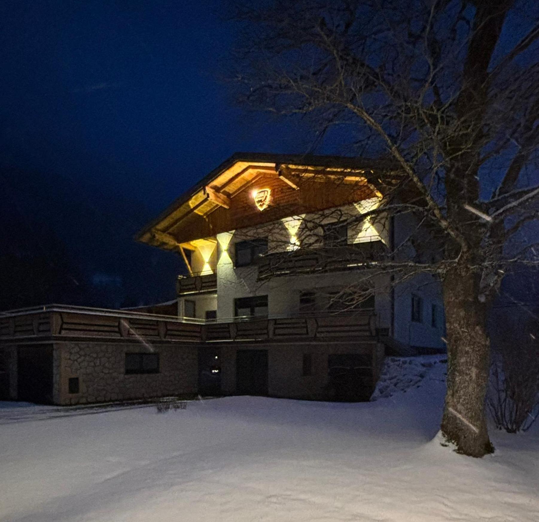 Ferienwohnungen Lodge-B Weissenbach am Lech Esterno foto